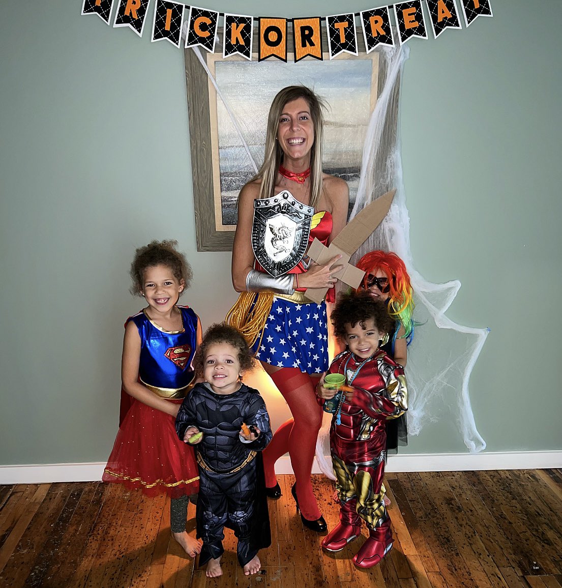 haleyhardin21's tweet photo. •My Super Squad• 

Been protecting the city, and the suburbs, since the sun set! 🦸🏼‍♀️🛡⚔️💋👠 ♥️✨

Happy Halloween!! 🎃👻🍬🕷🕸🧡 https://t.co/55PS5VaPJ0