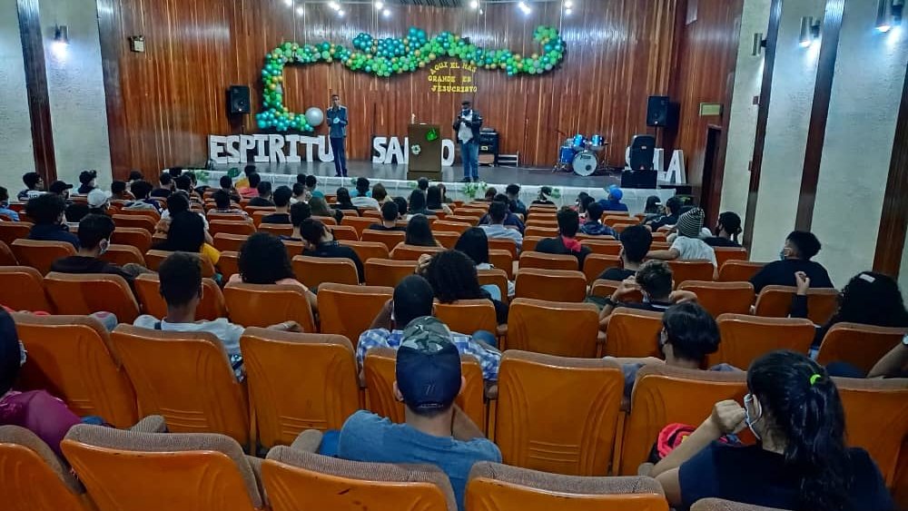 fundayacuchoVe's tweet photo. 📲 #Avance || Dirección de Regiones, visitó la #UPTCMS, quienes explicaron el Plan de Captación de Becarios a los nuevos ingresos y los distintos programas de atención integral que promueve #Fundayacucho
.
@NicolasMaduro
@TibisayLucena8
@kennedymorales9
.
#VenezuelaPotencia https://t.co/qPRTfSJ24O