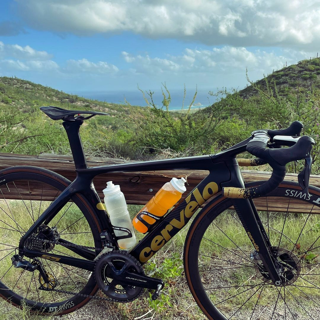 XlabUSA's tweet photo. Road Training Anyone?  💪🚴‍♀️
Tag us via IG @xlab_accessories 
..
#Xlab #TorpedoCage
https://t.co/5nt2PgFwer
Holds onto your #bottle with 6 lbs of retention force! 👊 😎 
..
#xlabaccessories #road #bike #race #racing #training #triathlete #cycling #XlabCage #Cage https://t.co/xCZ5DlM7CJ