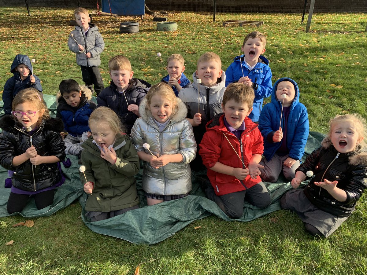MrsSwanBX's tweet photo. This afternoon we had our first P1S fire π₯We learned how to keep ourselves safe and enjoyed toasting our marshmallows π Thank you @beanxnursery and @BPSMissHowland for your help #BPSBackToNature https://t.co/Rkhu6MlFcq