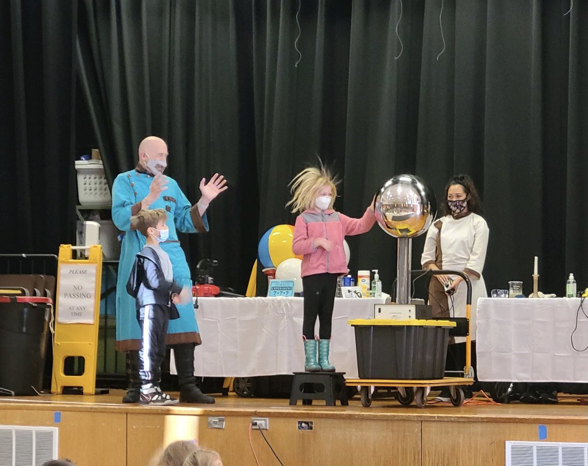CPerrySTEM's tweet photo. What a morning 🧬 💨! Thank you @HHSPTOLynnfield for bringing us #ExtremeScience and the #ScienceWizard! @MrsWyland_HHS @superkvogel @LPS_Fennessy https://t.co/juVBlCdlOG