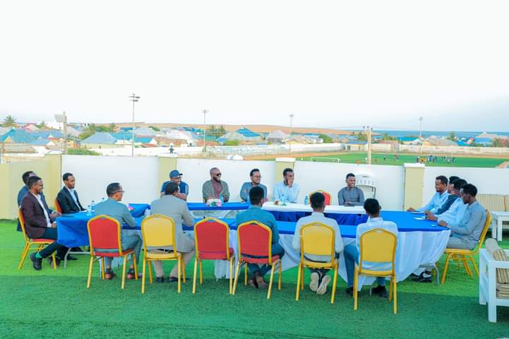 AweysAlQarni2's tweet photo. Kulan soo dhaweyn iyo duco isugu jira ayaa maanta waxaan u sameenay walaalkeen #Cabdicasiis #Ilkacase oo dhawaan loo magacaabay xisaabiyaha guud ee Dowladda Jubbaland. https://t.co/uai9BXzF9l