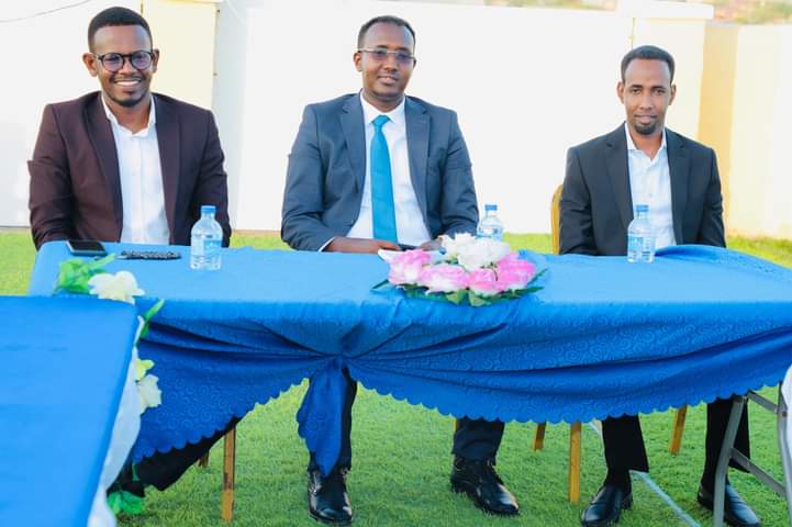 AweysAlQarni2's tweet photo. Kulan soo dhaweyn iyo duco isugu jira ayaa maanta waxaan u sameenay walaalkeen #Cabdicasiis #Ilkacase oo dhawaan loo magacaabay xisaabiyaha guud ee Dowladda Jubbaland. https://t.co/uai9BXzF9l