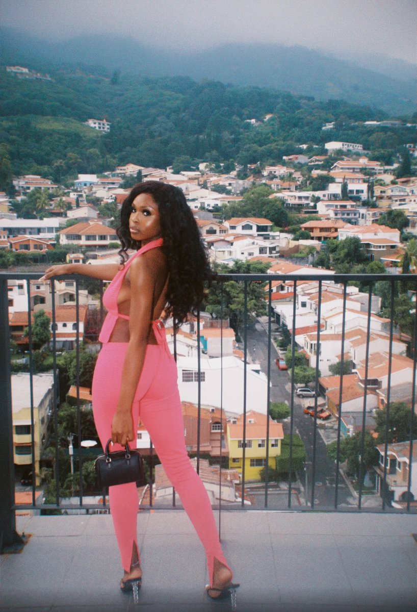 mariahdeola's tweet photo. Views from the 503 🇸🇻 https://t.co/NVyZpIjArD