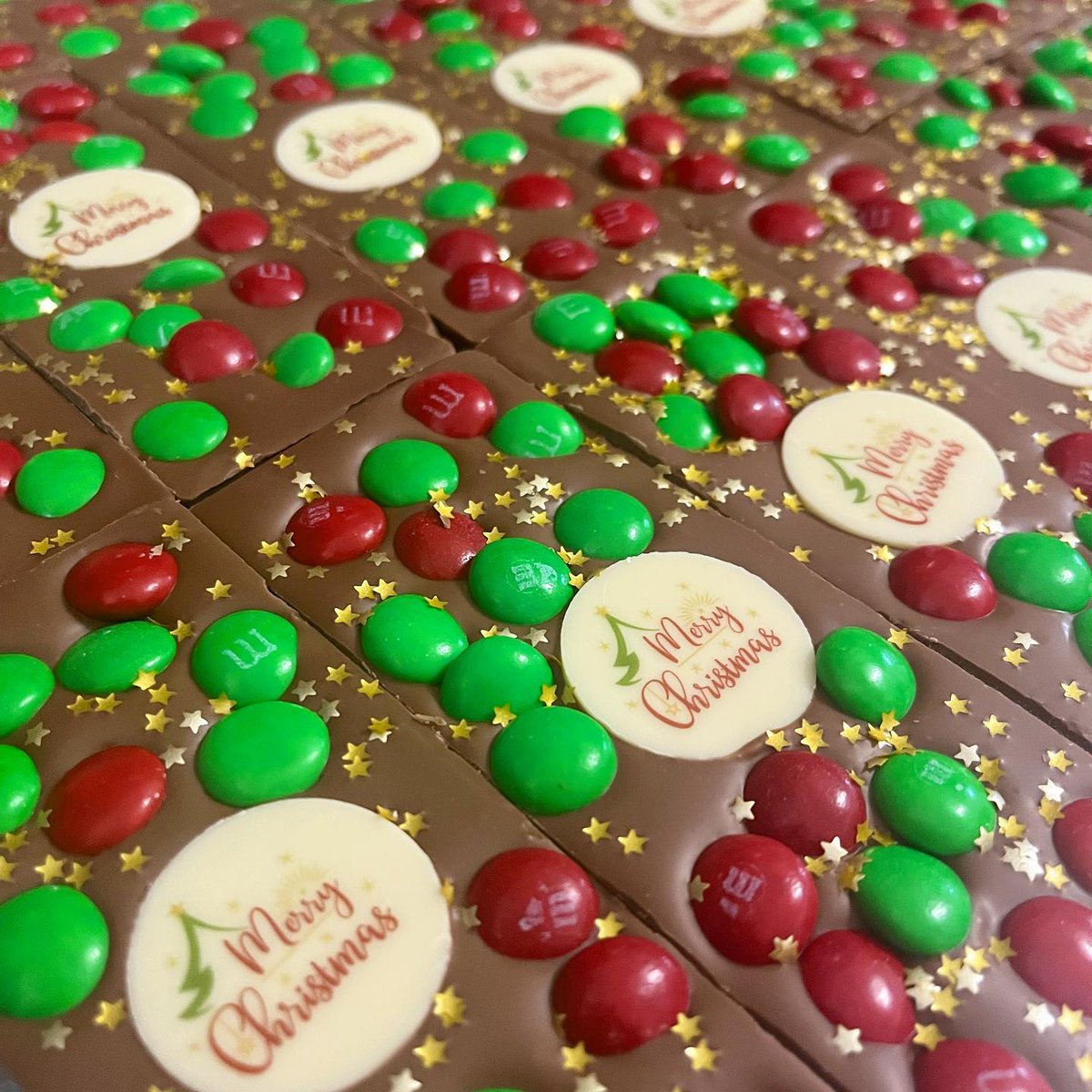 chocolab_AU's tweet photo. Christmas is coming so quickly, does anyone else feel it?! 🎄🎄🎄 #christmaschocolate https://t.co/3L4yxz2IEB