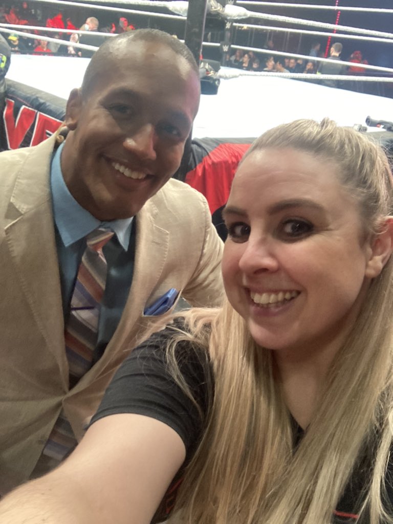 HannahCook's tweet image. Buzzing at half time! #WWELive #wwebrighton @ByronSaxton thanks for the pic!