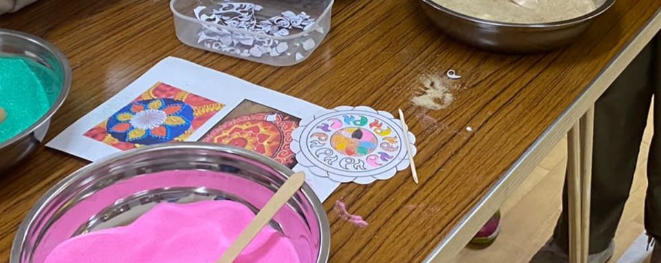 10thHamilton's tweet photo. Tonight we celebrated diwali with the help of one of our girls and her mum, who follow the faith. 2 girls and 1 leader also made their promise #developbeliefs #HappyDiwali #girlguidingscot @GirlguidingScot #girlguiding @Girlguiding https://t.co/FDkTNy38R9