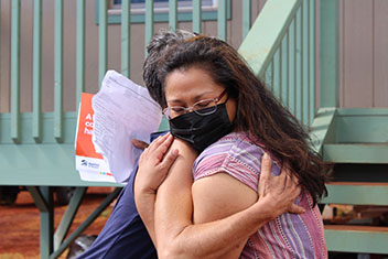 KauaiHabitat's tweet photo. We are thrilled to announce that five new families are moving into #Eleele Iluna! Read their story by clicking https://t.co/ujp4yUCMFj #affordablehousingnow #homesandhope https://t.co/t8FrswGrk3