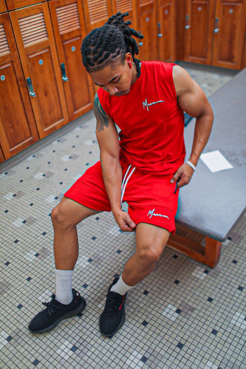 MaccClothing's tweet photo. RT if you want a free gym set 🏋️‍♀️🔥 https://t.co/3hYc9WMPrJ