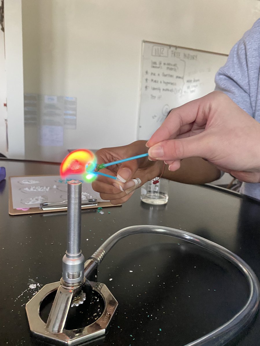 EPuentes_SHMS's tweet photo. L8 testing six chemical compounds to compare their physical & chemical properties @SHMSlouisville #chemistryclass #learninginthelab #handsoninquiry #8thgradescience https://t.co/6RZ2pUCcbm