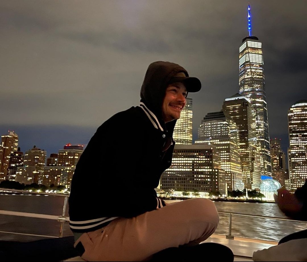 Happy birthday Will! This is the most amazing photo, so good!        