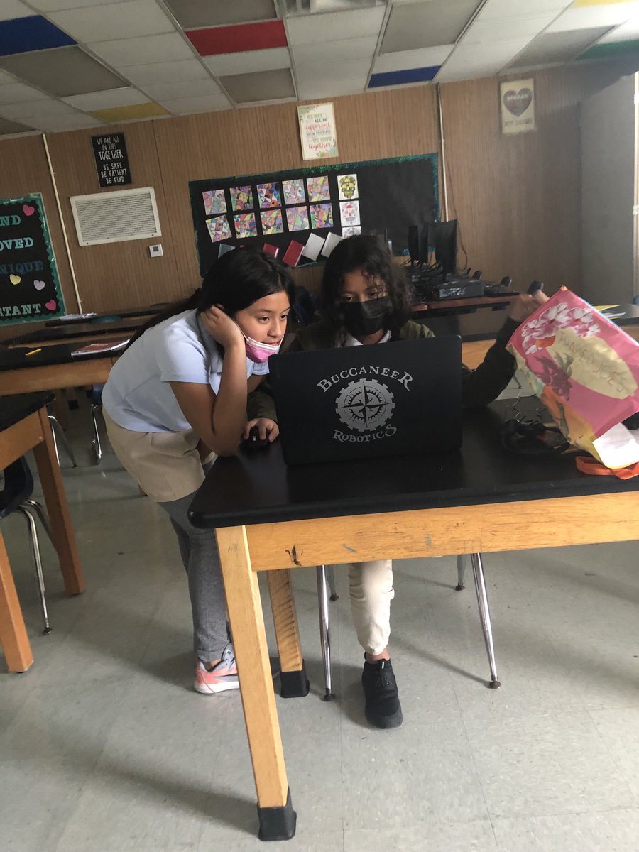 GodinezMgodinez's tweet photo. ⁦@codeartorg⁩ ⁦@mdcpsmigrant⁩ Love the collaboration and debugging happening today https://t.co/MiBiGpKimH