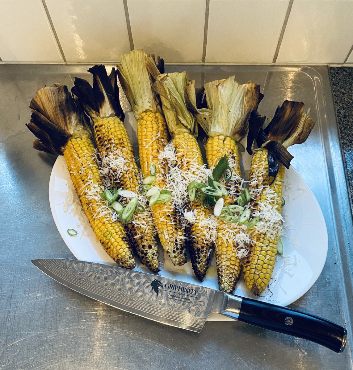 griphinity's tweet photo. Corn with maltes butter, parmesan cheese, scallions and our chefs knife 🌽🔪😋 https://t.co/j8iaOmlQVS