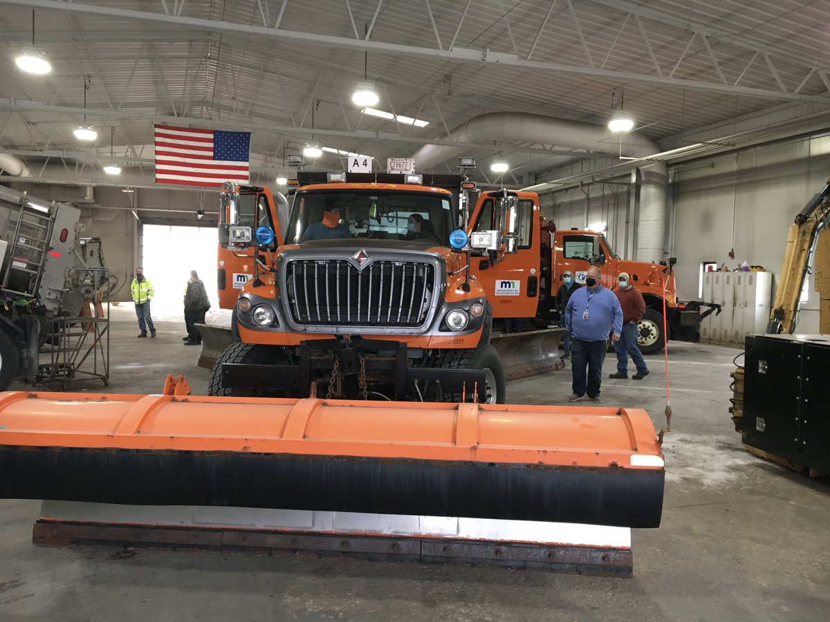mndotsoutheast's tweet photo. Thank you @RiverlandCC Truck Driving students for visiting our #AustinMN Truck Station to learn about the equipment, visit with MnDOT maintenance crews and learn about careers at MnDOT. #mowercounty https://t.co/5O3jeTUEKt