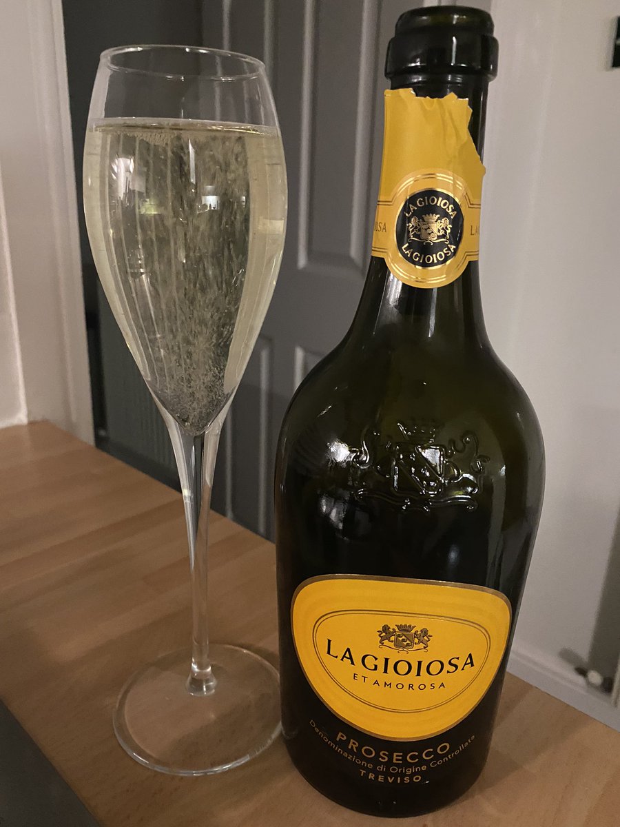 cotty_2k's tweet photo. Not all bad today!
Managed to drag my lazy, overindulged, all inclusive ass out for a jog. Race bib for Sundays @RunTatton HM has arrived (no PBβs at risk this weekend) and a cold glass of mid week fizz
#run #running #HM #runtatton #athlete #NDRC https://t.co/YUXrpswV89