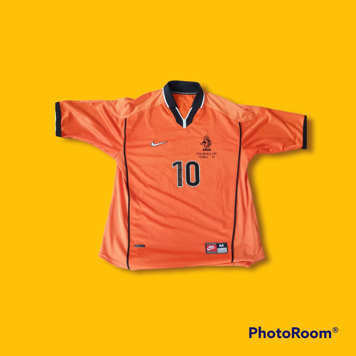 tpwellbeing's tweet photo. My first shirt giveaway is this Netherlands 1998 World Cup shirt with Seedorf nameset.

To enter:
1️⃣ Like &amp; Retweet
2️⃣ Follow @longsleeves90s and @oxfordoranges
3️⃣ Tag 1 friend

The winner will be announced on Sunday 7th November at 8pm. 

Good luck! https://t.co/YIXTQycvIh