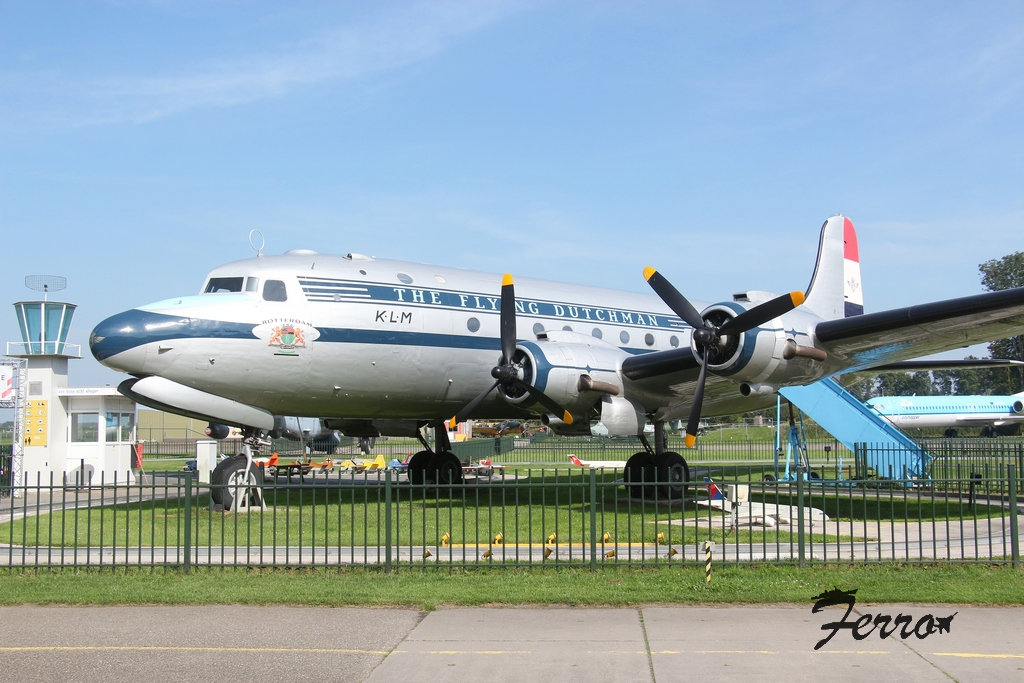 Gibdan1's tweet image. #Aviodrome Air Theme Park / museum in Lelystad #aviation #aviationphotography #AvGeek 

✈️ DH104 Dove, Caravelle &amp;amp; Fokker 70
✈️ Russian AF Antonov An-2 - 562
✈️ Douglas C-54A Skymaster - PH-TAR - KLM
✈️ De Havilland DH-104 Devon C20 - PH-MAD - Martin's Air Charter