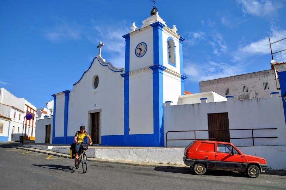 CyclingRentals's tweet photo. Cycling south along the sunny #RotaVicentina in southern #Portugal. Low season cycling is my personal favourite: no crowds, empty beaches and great photo ops. Here's one by @petegost #cyclingrentals https://t.co/zpR20dG81e
