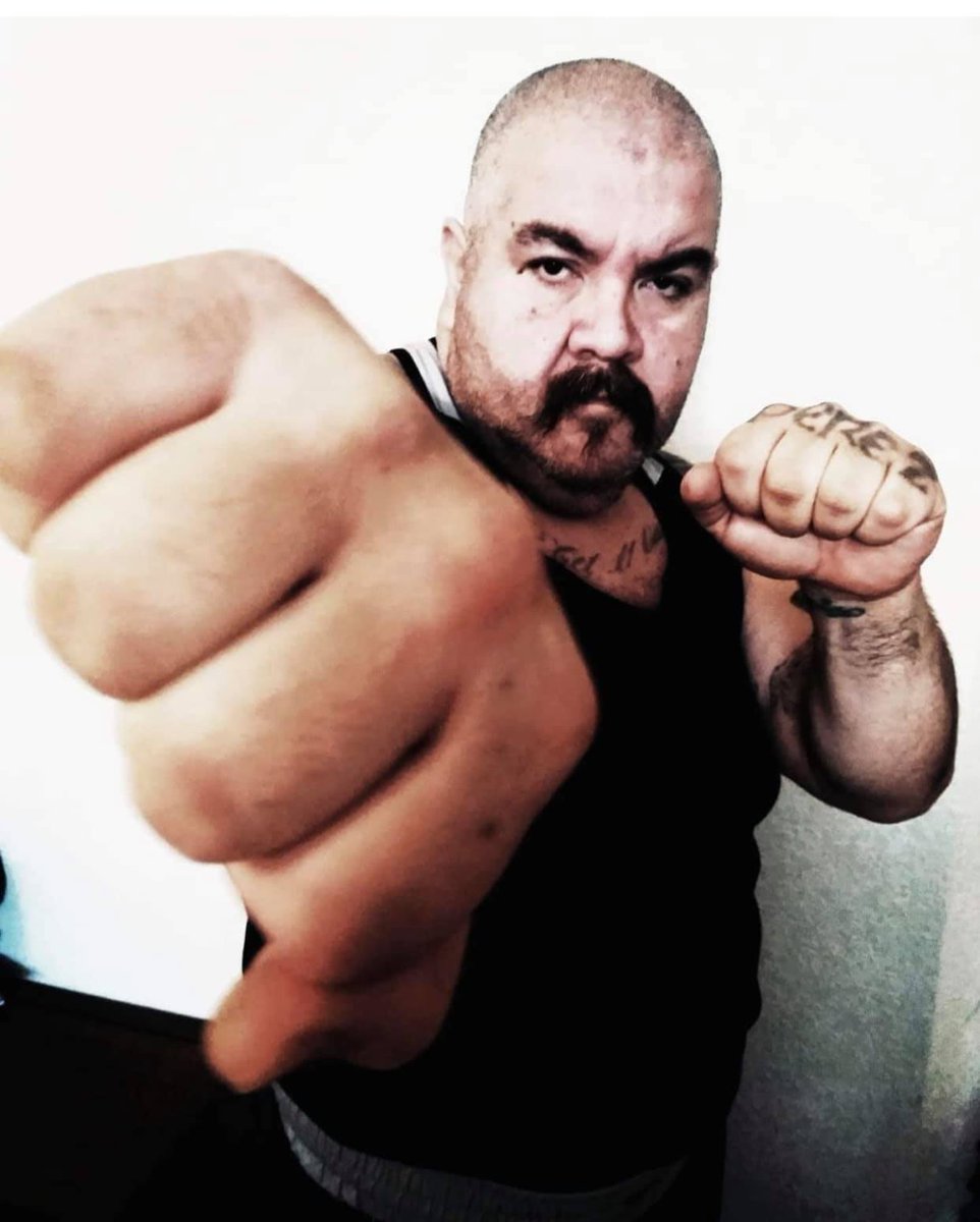 whyfund's tweet photo. His fist! https://t.co/thWv9he0rg