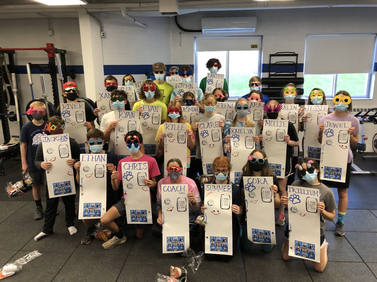 Check out those Shades! Varsity XC runners ramp up spirit for Sectional Race this Saturday at Letchworth State Park. @honeoyeXC @HCSDistrict #honeoyepride #bulldogpride