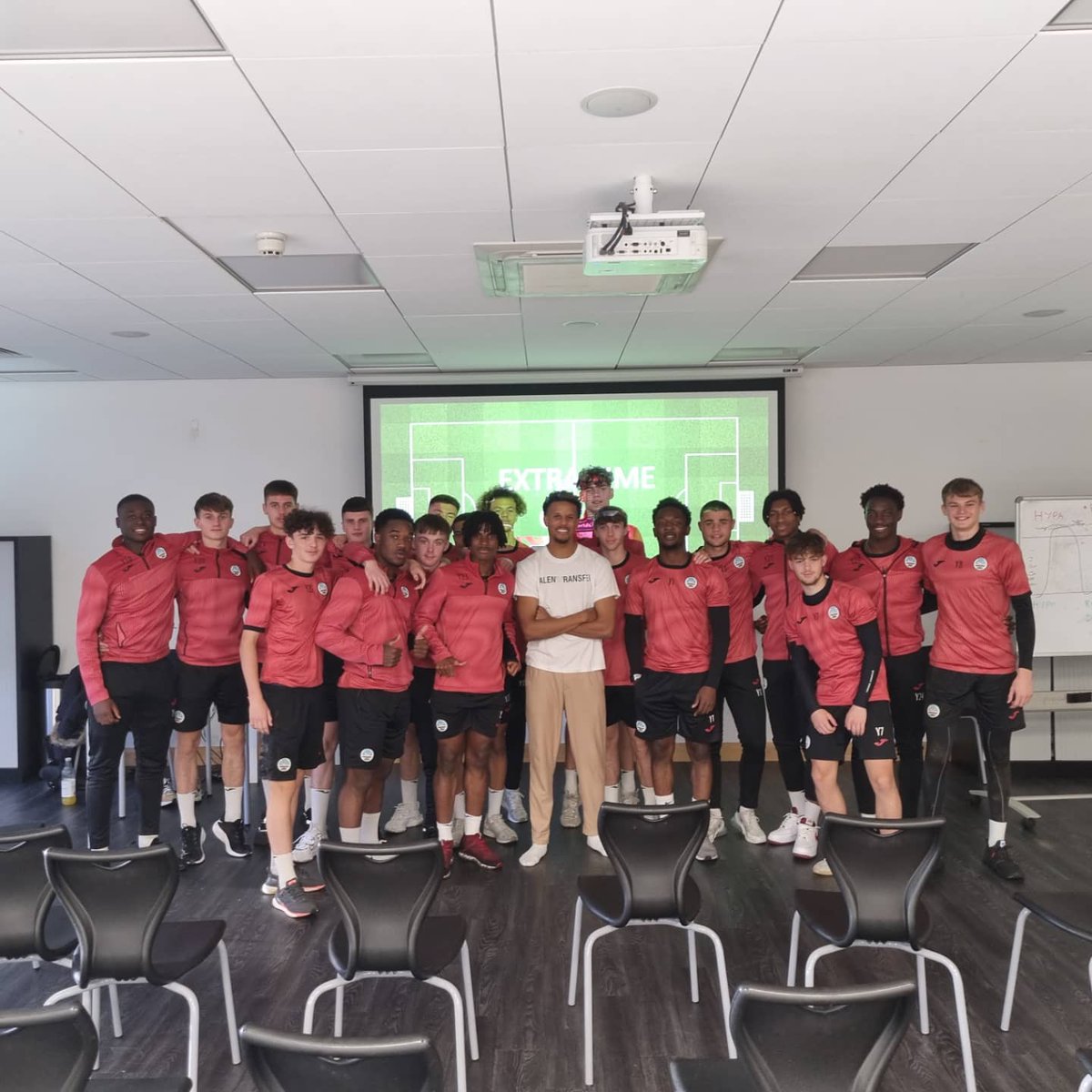 Cecil_jee's tweet photo. Mentoring and inspiring the next generation of ballers, it was a pleasure to be invited down to deliver my workshop to @SwansOfficial academy and U23's today. ❤👨🏽🏫🧠 #TalentTransfer https://t.co/RaP71d79oM