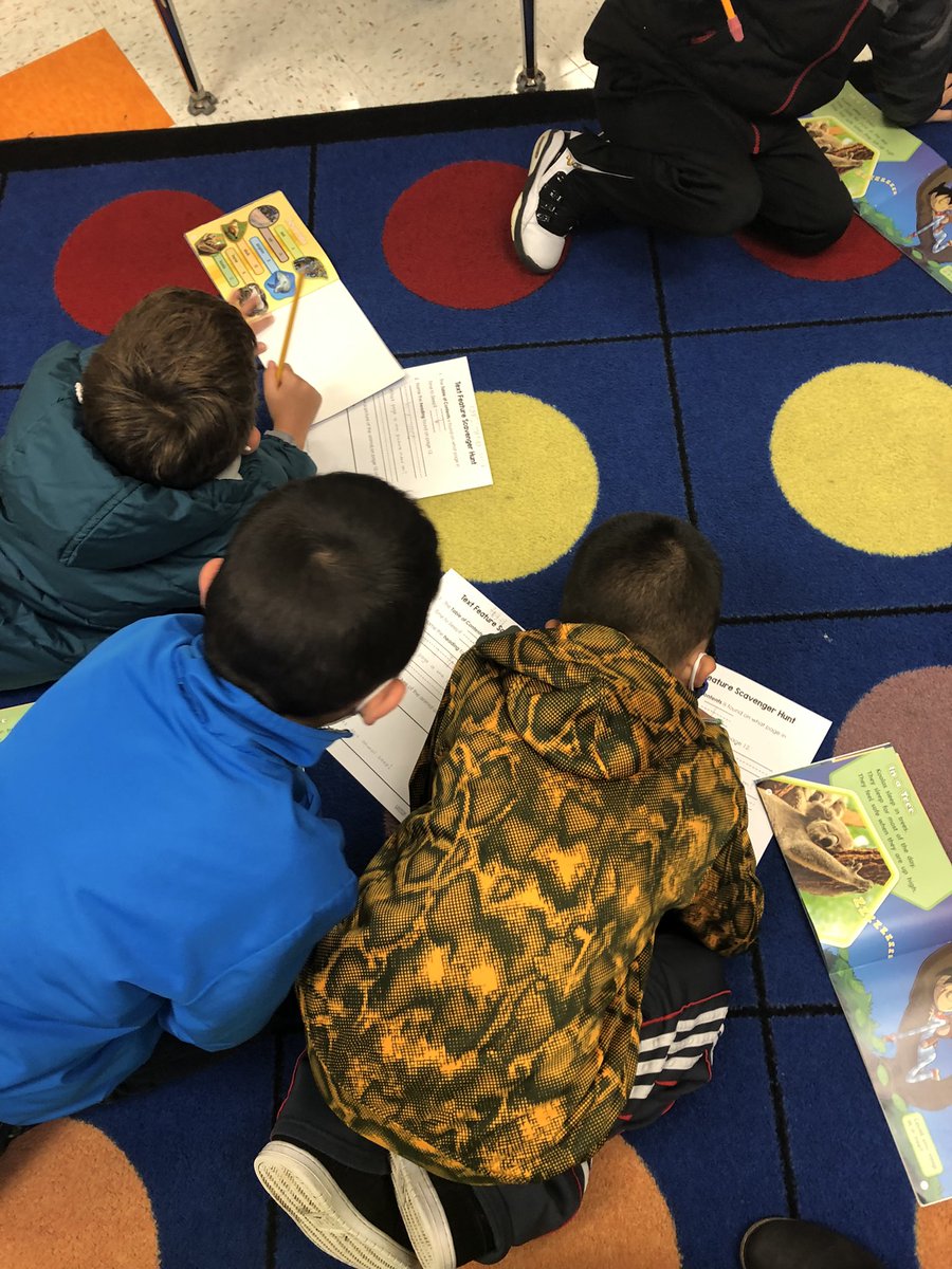 First grade is learning about text features. @mayaaldas <a href="/MarbrookPrincip/">Maribeth Courtney</a> #GoMarbrookDolphins