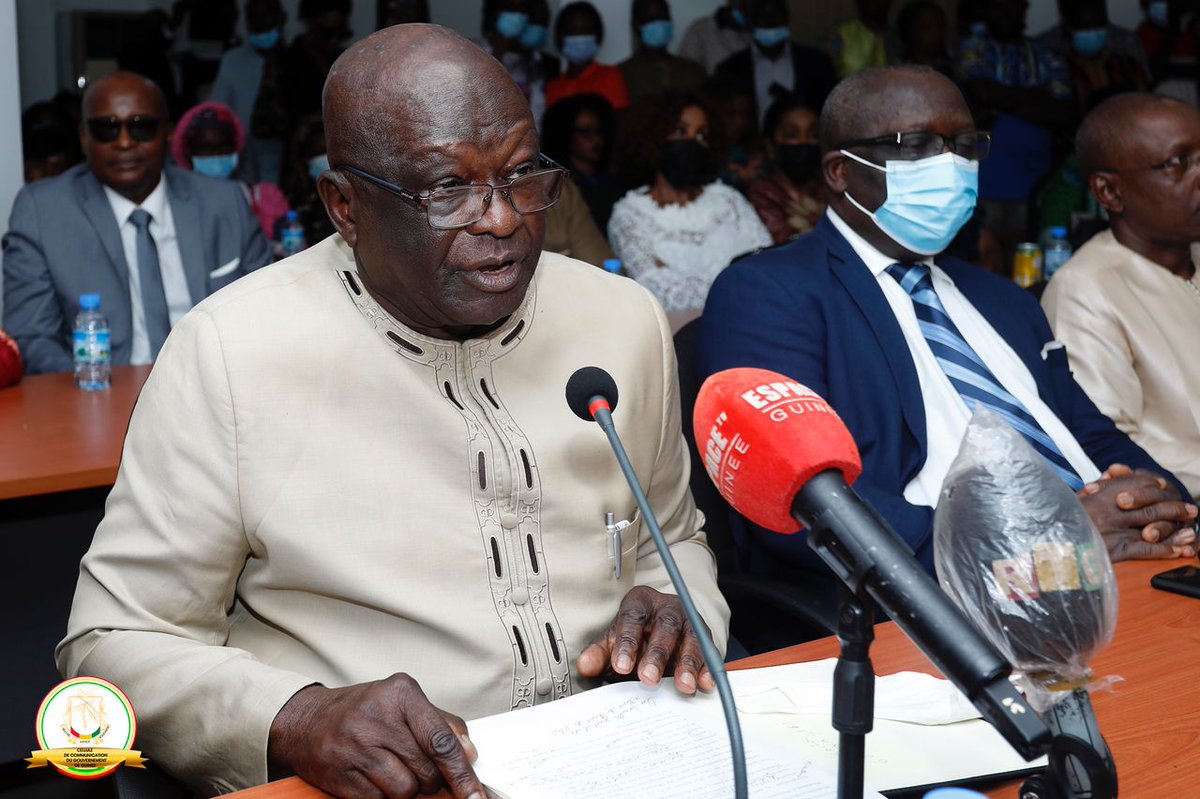 Ce 3 novembre dans la matinée, en présence d'une délégation du CNRD et du personnel du Ministère, Mme 𝐅𝐚𝐭𝐨𝐮𝐦𝐚𝐭𝐚 𝐘𝐚𝐫𝐢𝐞 𝐒𝐨𝐮𝐦𝐚𝐡, Garde des Sceaux, Ministre de la #Justice et des Droits de l'Homme s’engage à mener les réformes pour l'accès à une justice pour tous.