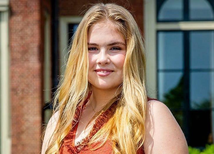 Hollanda tahtının varisi 17 yaşında ki prenses Catharina Amelia, yıllık 1,5 milyon € ödenek hakkını "karşılığında hiçbirşey yapmadığım parayı almak rahatsız edici" diyerek reddetmiş.
4 maaş alan Fahrettin Altun ve eşi, 3 maaş alan Hamza Yerlikaya’ya duyrulur.