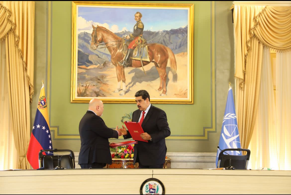 ErikaGuevaraR's tweet photo. En histórica decisión, el fiscal de @IntlCrimCourt @KarimKhanQC anuncia investigación formal sobre crímenes de lesa humanidad cometidos por gobierno de @NicolasMaduro. Este paso representa una luz de esperanza en la lucha por la verdad y justicia para miles de víctimas #Venezuela https://t.co/a2oXOdKSwi