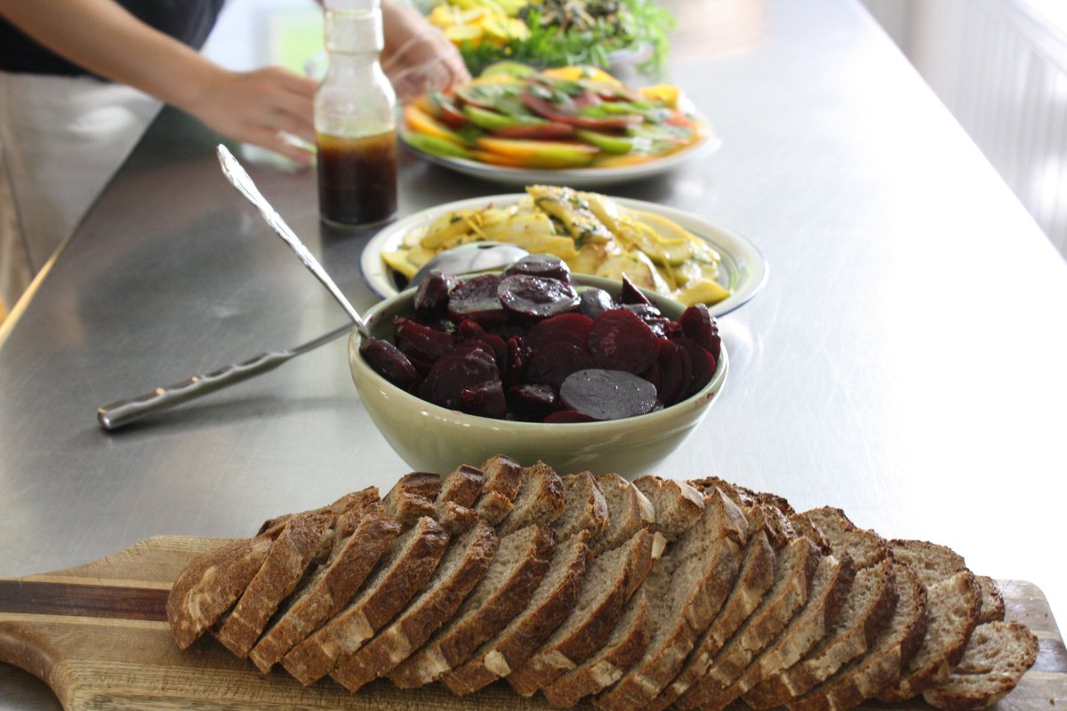 WSWorkshop's tweet image. Calling all who love to cook! WSW's Summer Internship is a two-month, paid, and housed opportunity where you get to help us bring the WSW community together over a #sharedmeal . Read more about this opportunity on our website here: here: bit.ly/S-Int2022 #chefsoftwitter