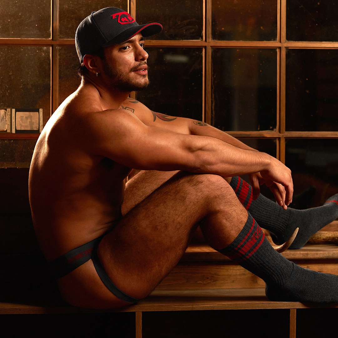 nastypig's tweet photo. What happens at the cabin…

#lgbtq #queer #fashion #nastypig #jockstraps #snoutcap #socks #sportsocks https://t.co/0AD5rDq2WL