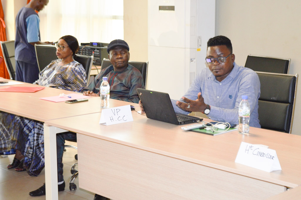 Makafaitsonshow's tweet photo. Un plaisir 😊
🗣️«Initiation aux vérifications des faits»
👉C'est le thème que j'ai pu développer ce 3 novembre 2021, lors de l'Atelier de formation sur la lutte contre la désinformation dans le secteur de la Défense et de la Sécurité.
💪Une journée riche en échanges avec les #FDS https://t.co/k5yT2pvUvv