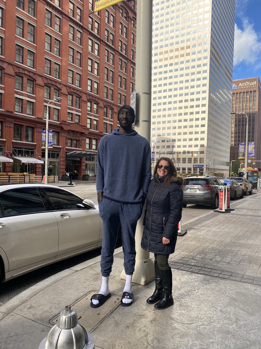 HeatherMaimone's tweet photo. Our @RubberDivision team got to tour #Cleveland today with @TheCLE … and we ran into Tacko Fall with @cavs and got to feed stingray! Love our #workfamily ❤️ #word #andchuck #rubberindustry https://t.co/gXBsQmtjwY