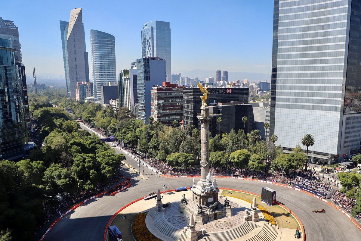 ¡Reforma de vistió de #F1! 😉

Más de 100 mil aficionados estuvieron presentes en el #RedBullShowRunCDMX, admirando las maniobras de <a href="/SChecoPerez/">Sergio Pérez</a>, <a href="/BenitoGuerra/">Benito Guerra</a>, #MateoGarcia y <a href="/memorojas15/">Memo Rojas</a>. 

¡Ya se siente la #F1ESTA! 🇲🇽