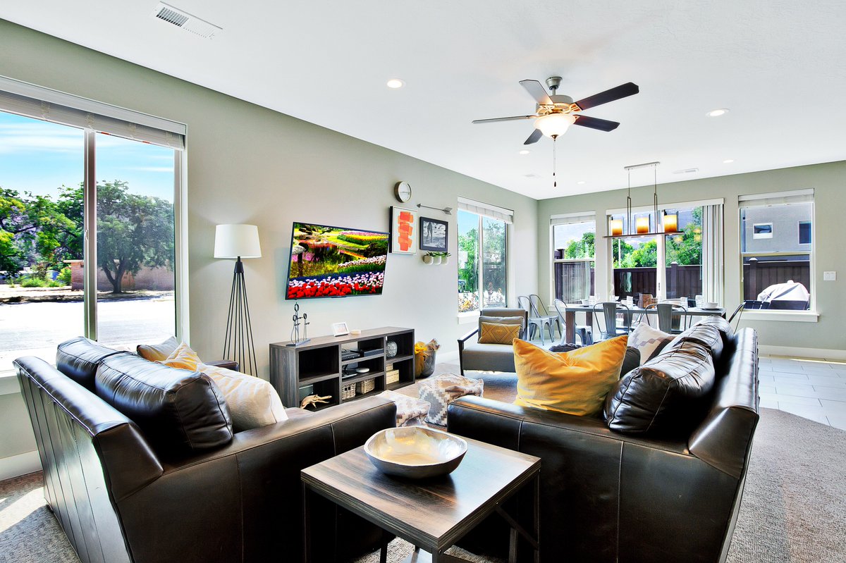 emptyspacesVRM's tweet image. There are many vacation rental management companies that make bold promises about your investment, but fall short of accomplishing them. 

Not us. 

Learn more about our unsurpassed property management services and get a FREE rental evaluation here: esvrm.com/listyourhome/