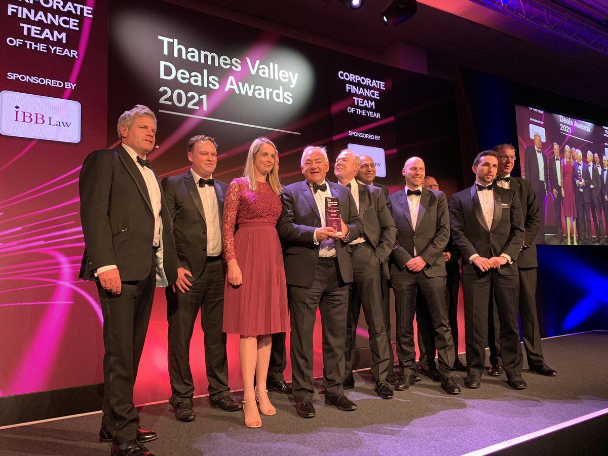 TheBusinessMag's tweet photo. @FRP_Advisory win Corporate Finance Team of the Year sponsored by @IbbLaw – huge congratulations 🍾🍾 #TVDA #ThamesValley #Deals #Awards #Finance https://t.co/8kIqobZwp6