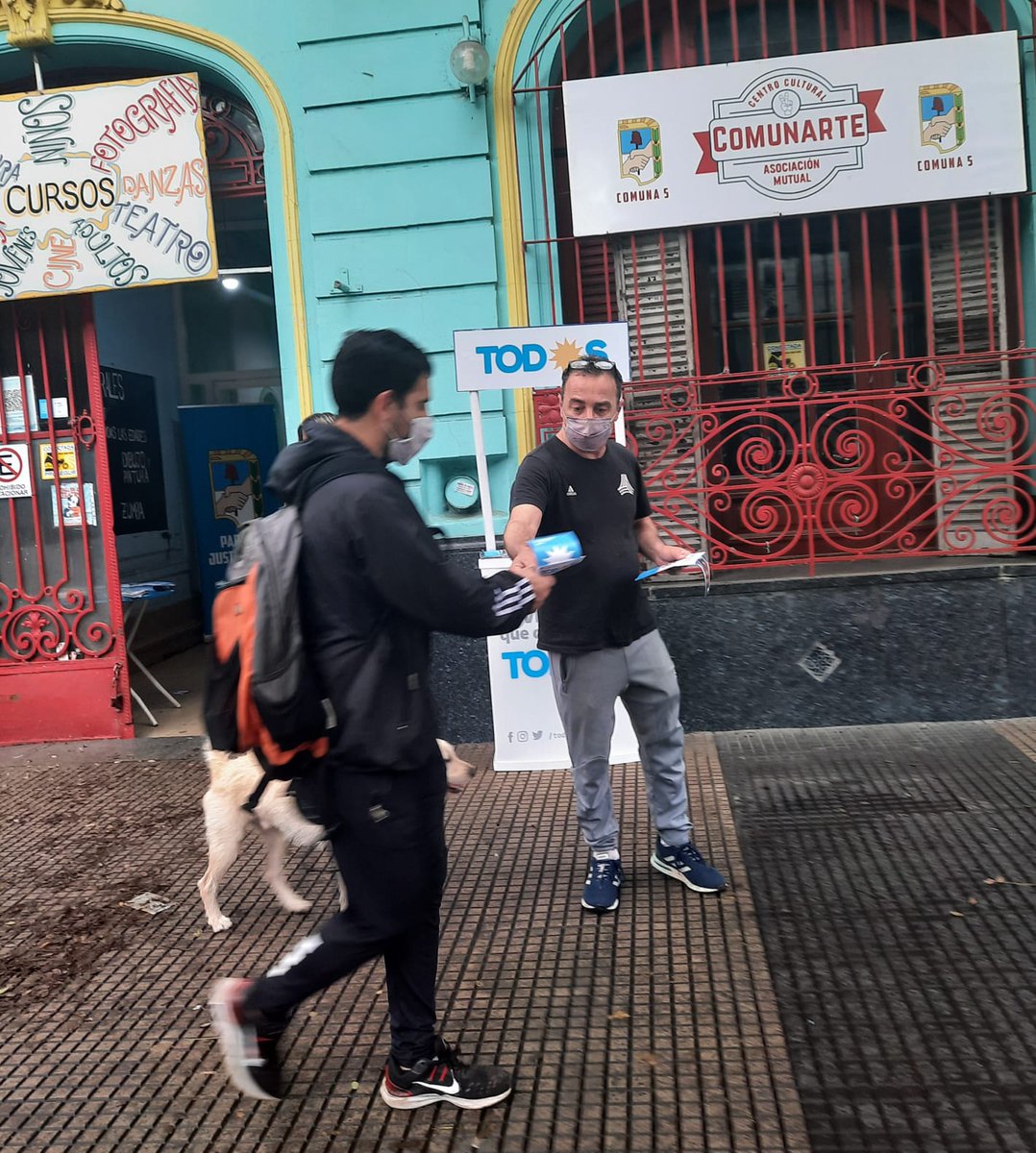 CentroComunarte's tweet photo. Es primordial seguir escuchando los reclamos, ideas e historias cotidianas de los porteños y porteñas porque de esa manera podremos generar y alcanzar nuevas conquistas sociales para todos y todas.

#Sí 
#FrenteDeTodos 
#Comuna5 
#leandrosantoro 
#alejandroamor 
#Elecciones2021 https://t.co/FdgXiIfqEh