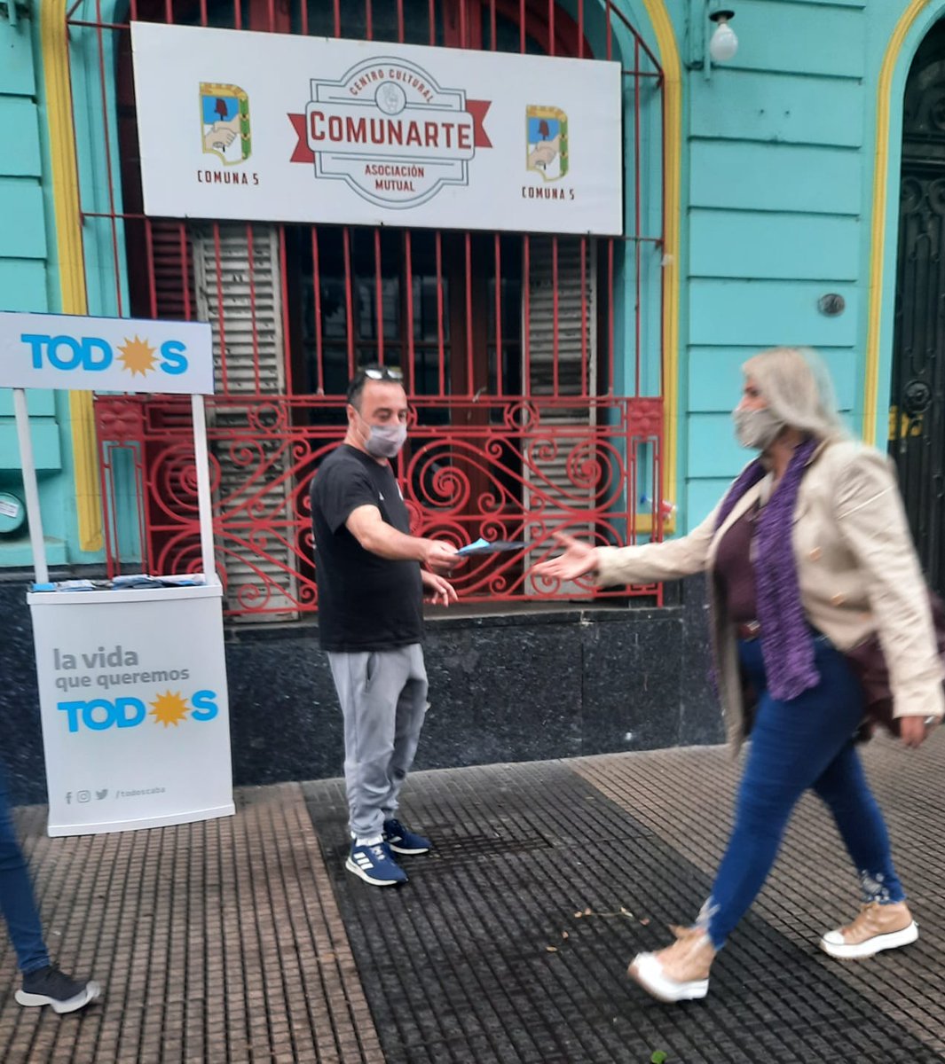 CentroComunarte's tweet photo. Es primordial seguir escuchando los reclamos, ideas e historias cotidianas de los porteños y porteñas porque de esa manera podremos generar y alcanzar nuevas conquistas sociales para todos y todas.

#Sí 
#FrenteDeTodos 
#Comuna5 
#leandrosantoro 
#alejandroamor 
#Elecciones2021 https://t.co/FdgXiIfqEh