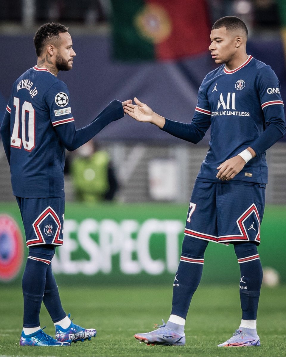 OficialSala12's tweet photo. "A gente cobra mais o Neymar porque o Neymar é craque, o Mbappé não."

- Cafu https://t.co/BhMW0iFQvS