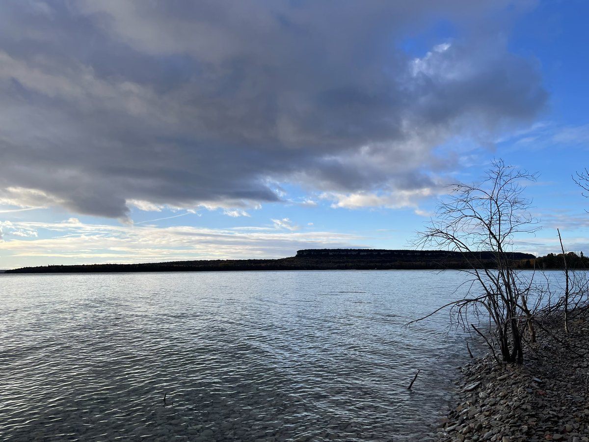 bagida_waad's tweet photo. Tobacco tie day 761. So what will this winter be like? Lots of snow or not really? I just hope for the bay to freeze over. The baby whitefish have a much better chance if the waters freeze over. #whitefish #GeorgianBay #babywhitefish #GreatLakes #icecoverage #coldwater https://t.co/TWG4blzkZC