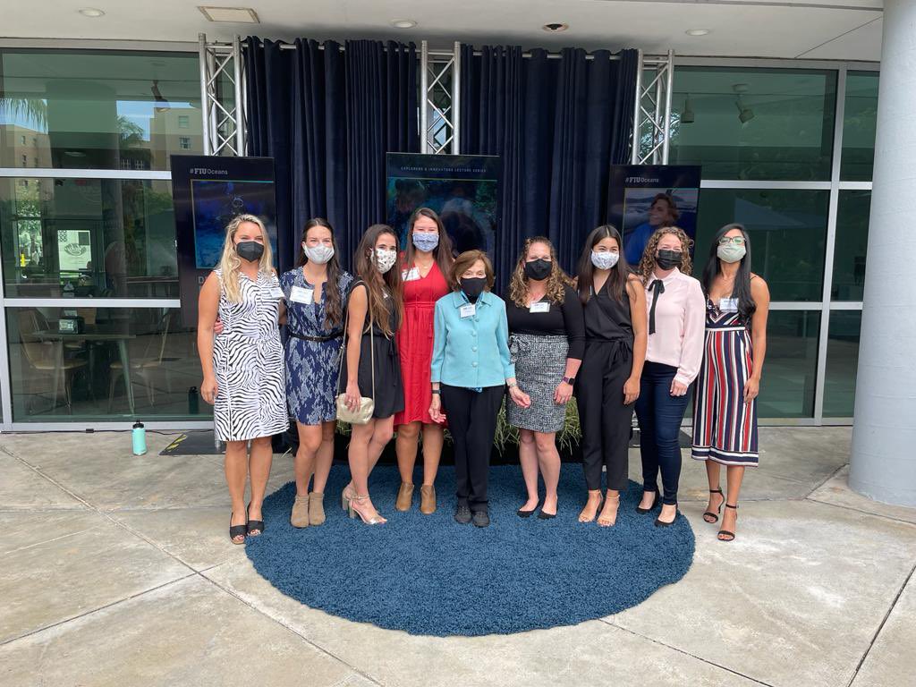 heithauslab's tweet photo. Congratulations to Heithaus Lab PhD candidate @CourtneyKnauer9 for being selected as a finalist for the FIU Women Explorers Award! The event featured an amazing talk by  @SylviaEarle, followed by a meet &amp; greet with the awardees! Congratulations to all the finalists! https://t.co/abymnwf5Ci