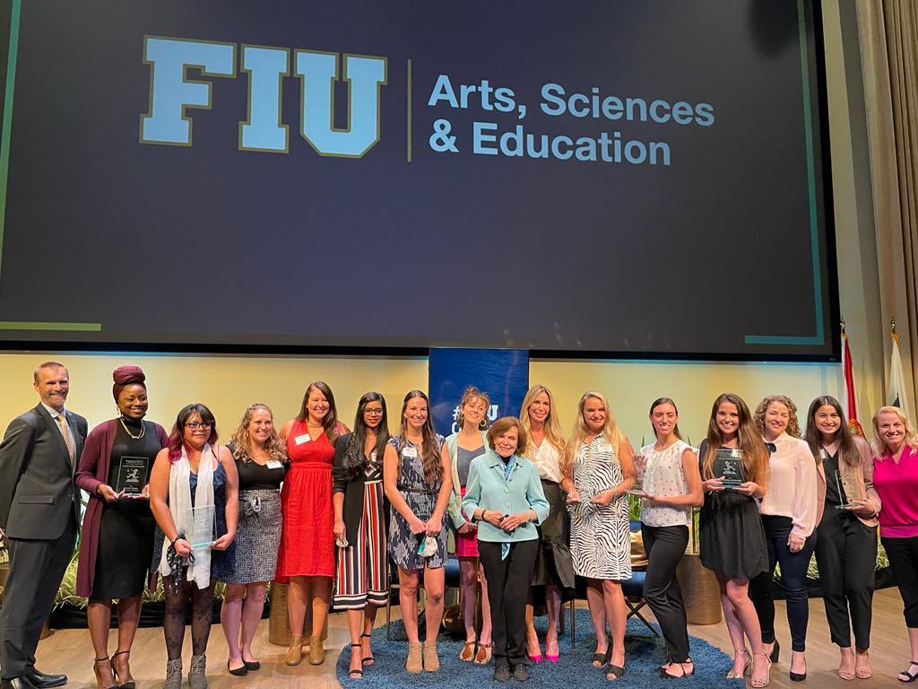 heithauslab's tweet photo. Congratulations to Heithaus Lab PhD candidate @CourtneyKnauer9 for being selected as a finalist for the FIU Women Explorers Award! The event featured an amazing talk by  @SylviaEarle, followed by a meet &amp; greet with the awardees! Congratulations to all the finalists! https://t.co/abymnwf5Ci