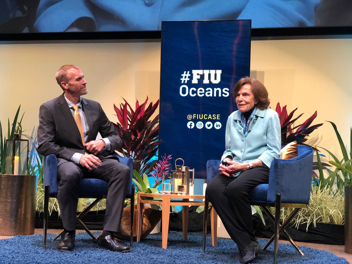 heithauslab's tweet photo. Congratulations to Heithaus Lab PhD candidate @CourtneyKnauer9 for being selected as a finalist for the FIU Women Explorers Award! The event featured an amazing talk by  @SylviaEarle, followed by a meet &amp; greet with the awardees! Congratulations to all the finalists! https://t.co/abymnwf5Ci