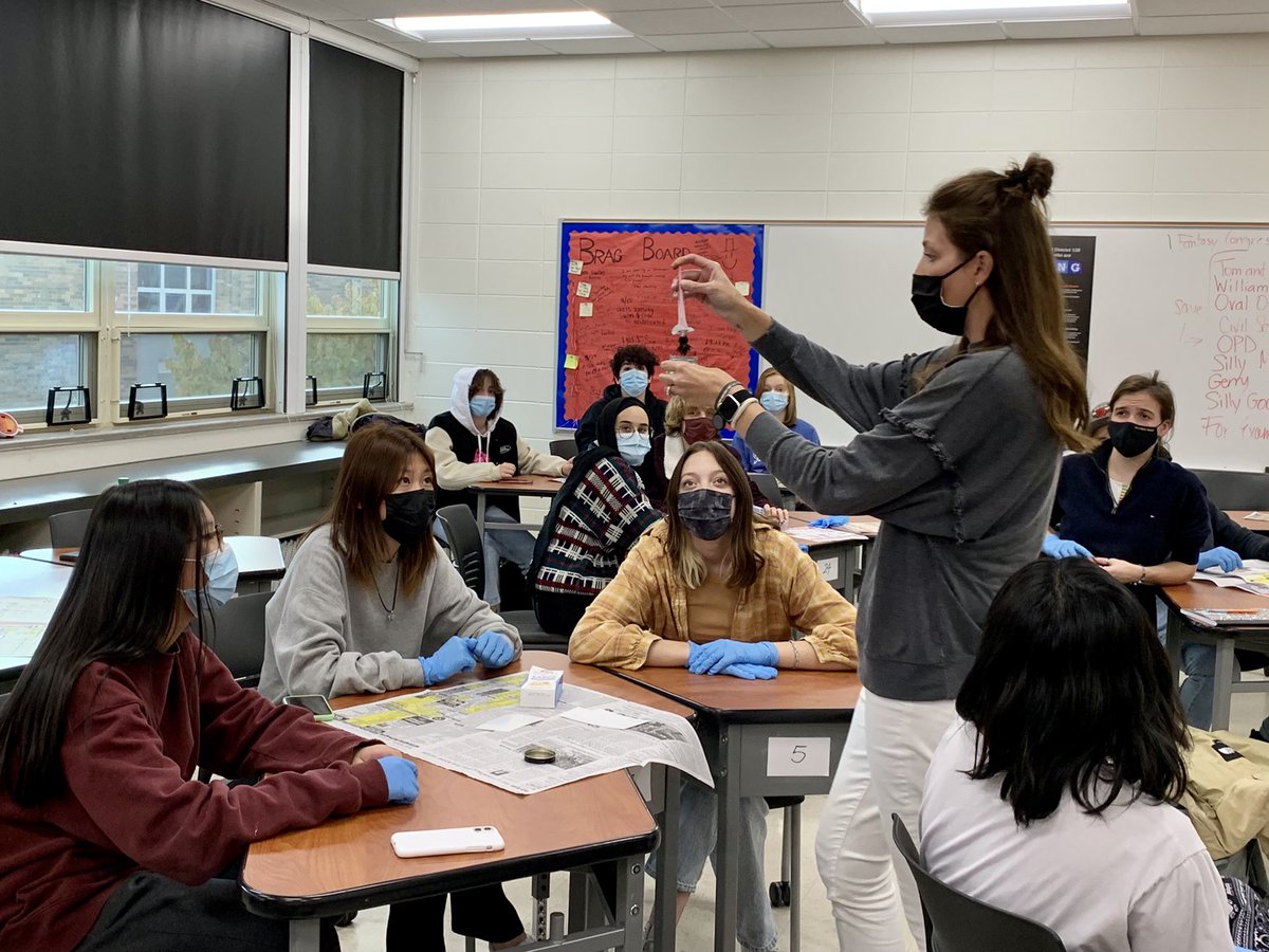 LHSPsychology's tweet photo. Thanks for joining us in Psych Club today, Mrs. Crane, and sharing about your experiences in forensic photography. Here are some students finding and analyzing their fingerprints (and those of other suspects…) https://t.co/BU1xgGBhGm