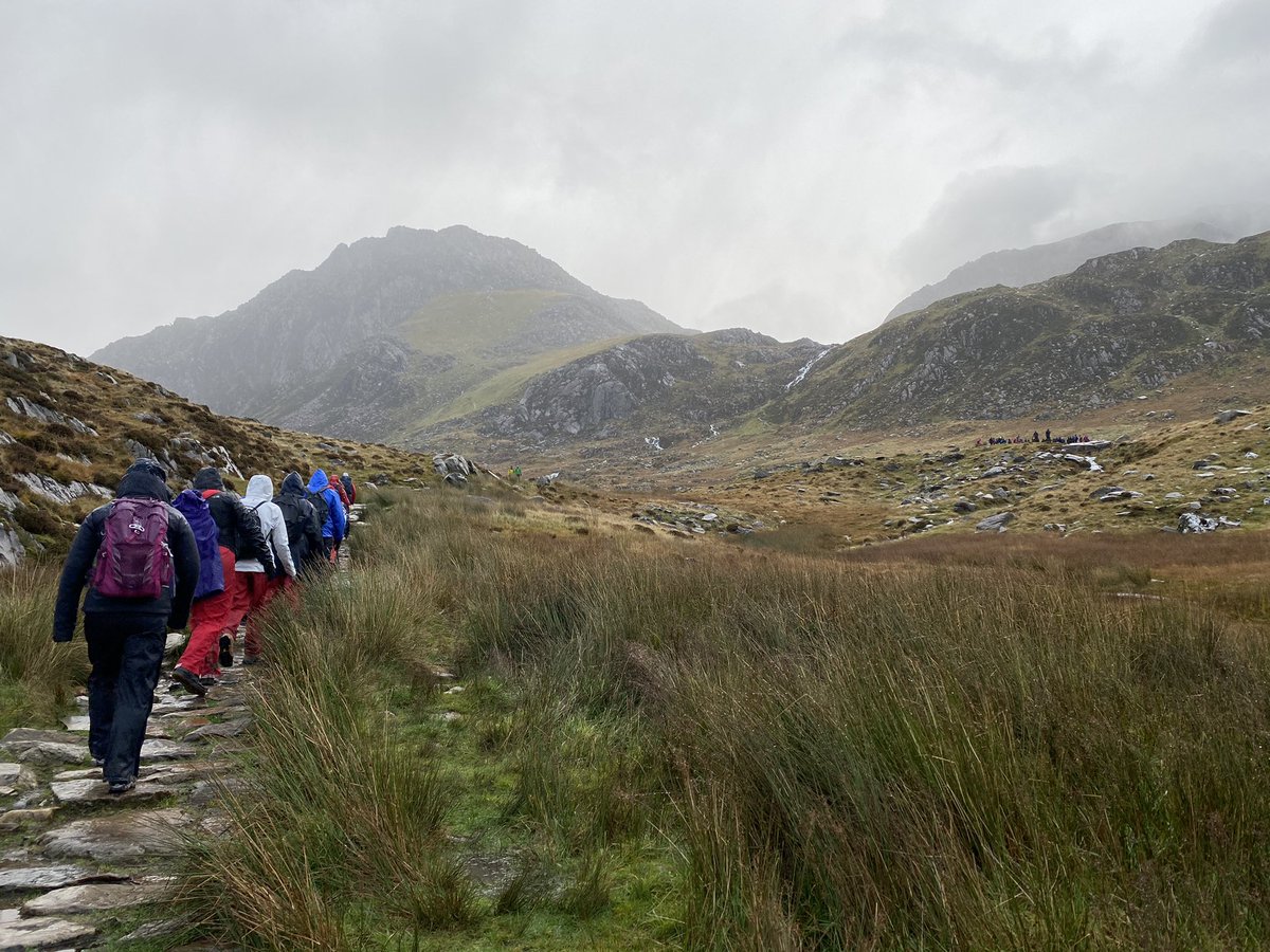 GeographyHchs's tweet photo. A Level Fieldwork Day 2! Today we walked up to Cwm Idwal to look at the spectacular post-glacial landscape. Students measured the orientation of the ice flow by looking at erratics, striations and roche moutonées!🧊 🧭 @HanleyCastle #snowdonia #fieldtrip #alevel #geography https://t.co/37eL0rnRSP