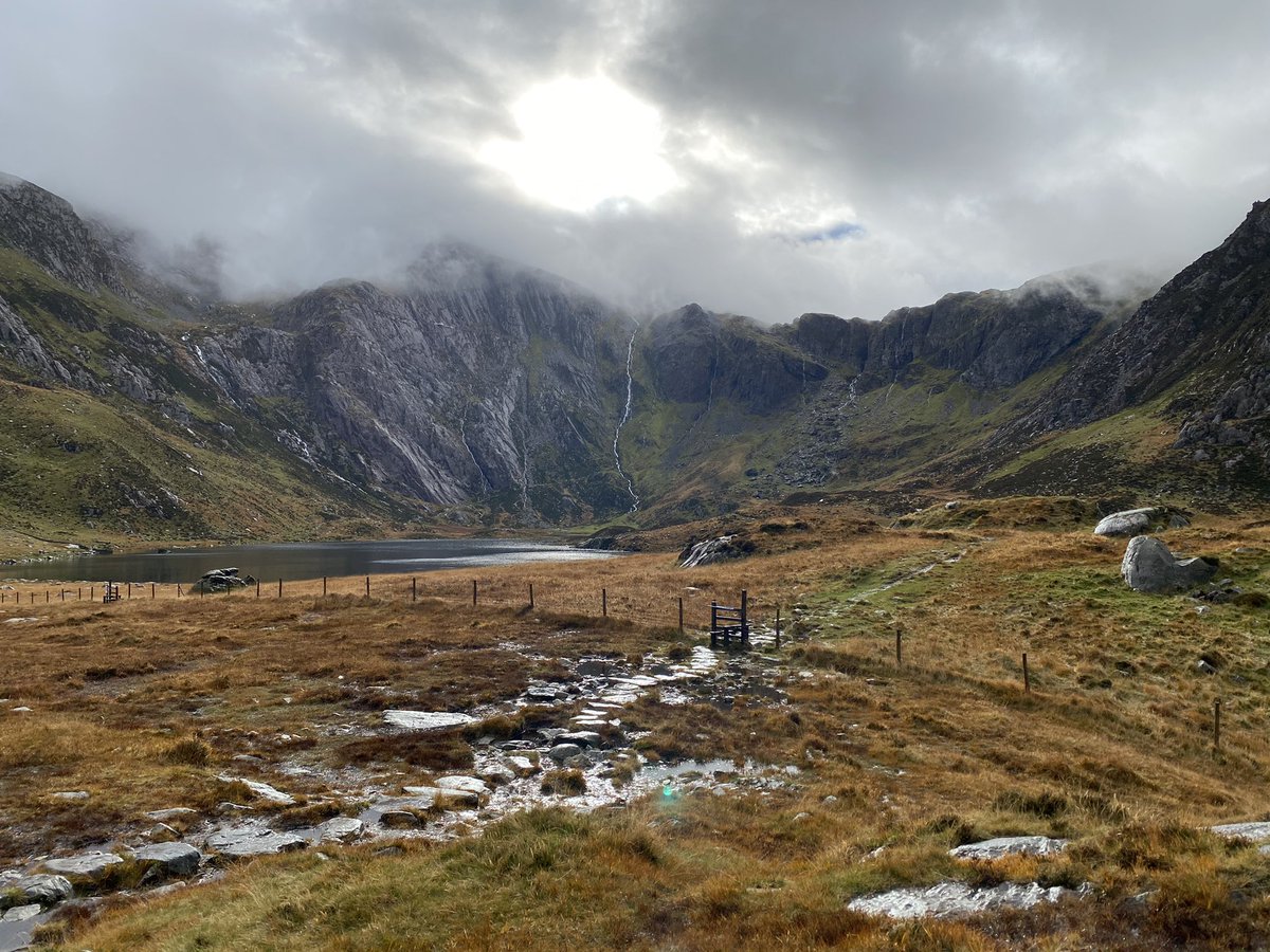 GeographyHchs's tweet photo. A Level Fieldwork Day 2! Today we walked up to Cwm Idwal to look at the spectacular post-glacial landscape. Students measured the orientation of the ice flow by looking at erratics, striations and roche moutonées!🧊 🧭 @HanleyCastle #snowdonia #fieldtrip #alevel #geography https://t.co/37eL0rnRSP