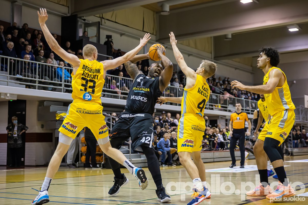 PasiSuokko's tweet image. Tänään pelattiin @Korisliiga:n  ottelu @KobratLapua  ja @BCNokia välillä #Lapualla. Kotijoukkue oli vastaanottavana osapuolena, kun vieraat tulivat kovalla sykkeellä ja veivät ottelun luvuin 62:85

Kuvat: @PasiSuokko  

#4shots #apollophoto #staytuna #koripallo #basketball #koris
