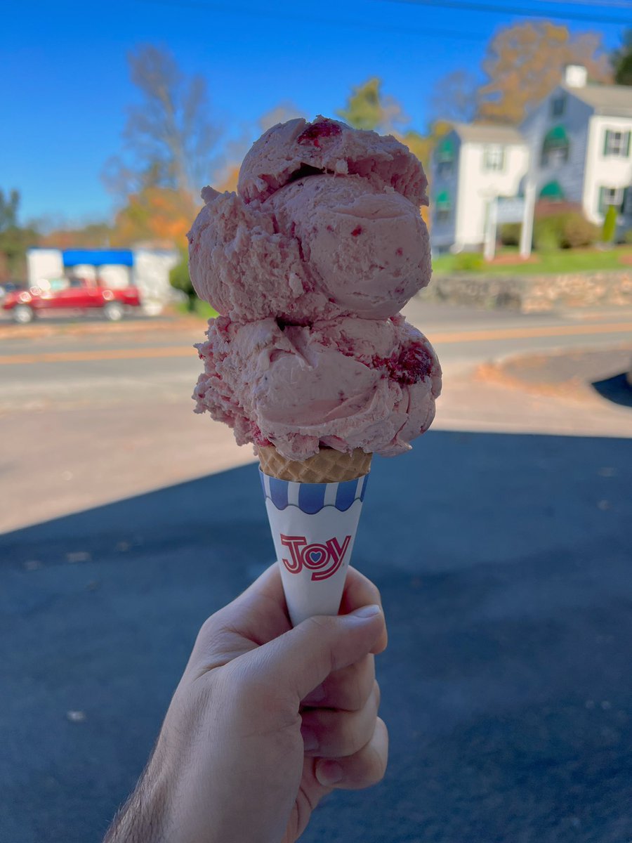 DandisIceCream's tweet photo. Turn your Wednesday around and get a scoop (or two) of your favorite flavor on a cone. ๐ฆ๐โญ๏ธ
---
#Dandilyons #ReadingMA #NorthShoreEats #BostonEats #StonehamEats #WakefieldEats #Massachusetts #NewEngland #ShopSmall #SoftServe #Sundae #Slush #MassachusettsEats #DandisSquad https://t.co/V8rwCjQKfi