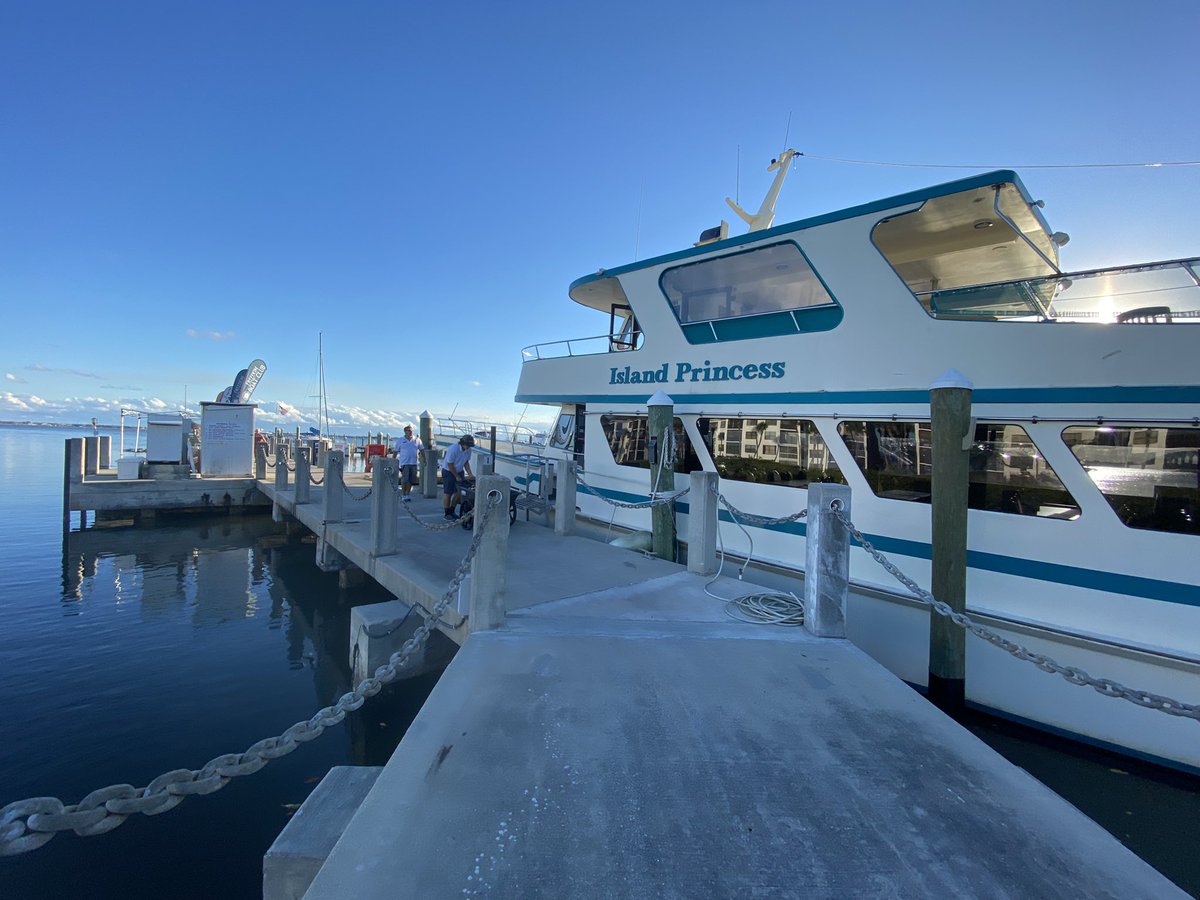 mamapiinkx0's tweet photo. #Florida #Blues #martincounty #stuart #islandpricess #sunsetcruise @ShareALittleSun @VISITFLORIDA #funinflorida #thingstodo https://t.co/OJZ5k2bCcg