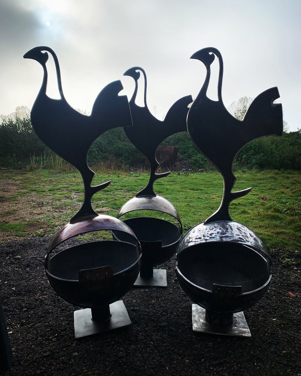 sladeweld's tweet image. Cocker doodle doing it!  
My #spurs fire pits in the early morning mist.. 
#coys #Tottenham #n17 #fanart 
#firepit 
Made by me 🔥